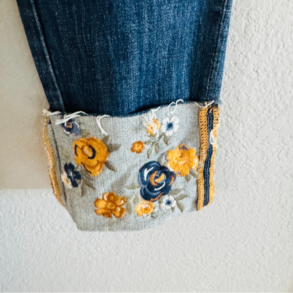 NWT ANTHROPOLOGIE DRIFTWOOD COLETTE EMBROIDERED Cropped CUFFED JEANS SIZE 24 - Picture 3 of 11